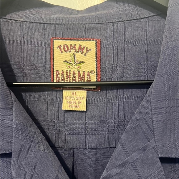 Tommy Bahama Men's Navy silk Shirt - Picture 2 of 2
